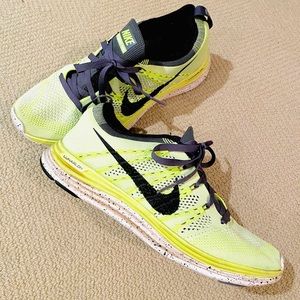 Nike Lemon Green & Charcoal Gray Runners (8)